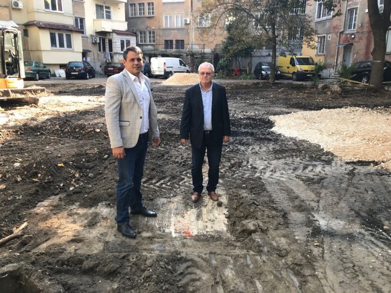 Изграждат пореден паркинг по желание на жители на район „Централен“