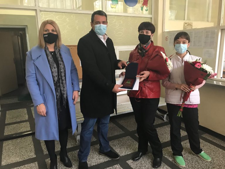 Изпратиха в пенсия директор с 48 години стаж в детска кухня в район „Централен“