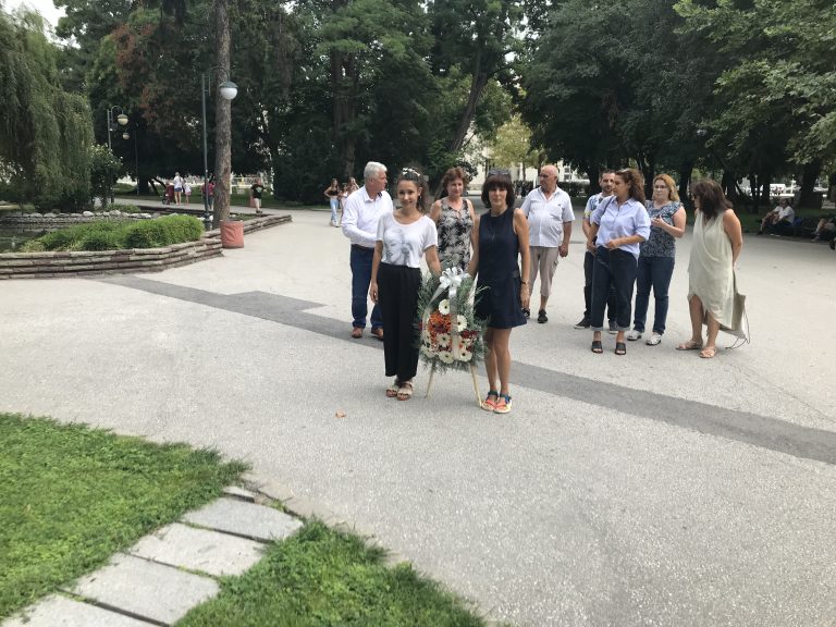 Служители на район „Централен“ поднесоха венец пред паметника на Люсиен Шевалас