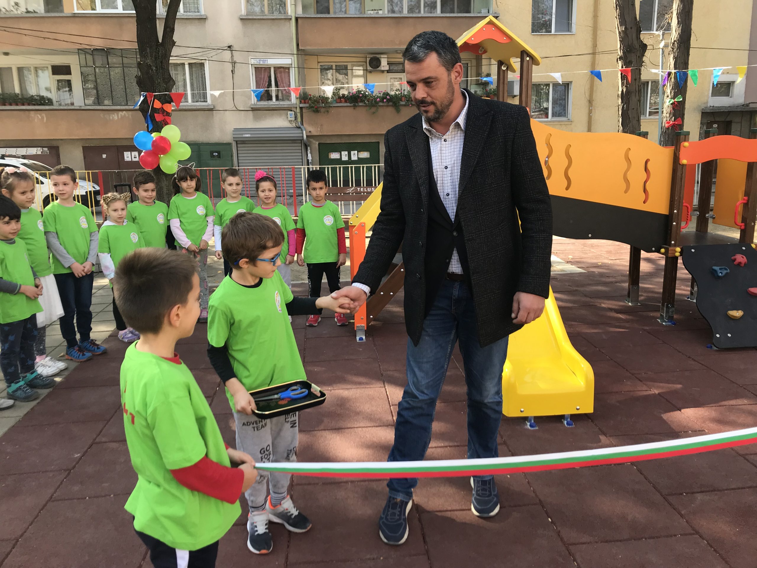 Нова площадка за игра радва децата от ДГ „Радост“ в район „Централен“