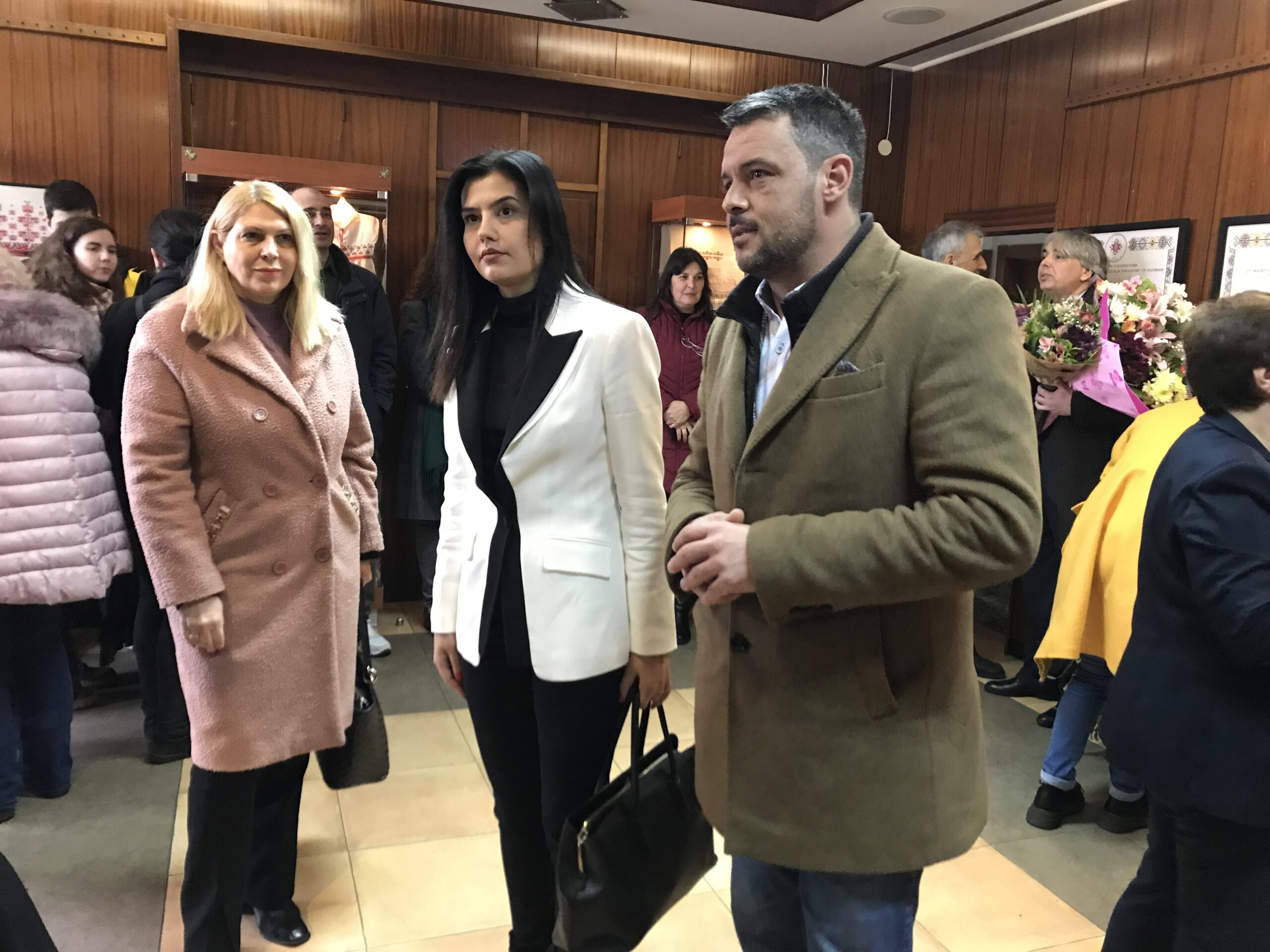 Откриха емблематична изложба за българската шевица под патронажа на кмета Георги Стаменов