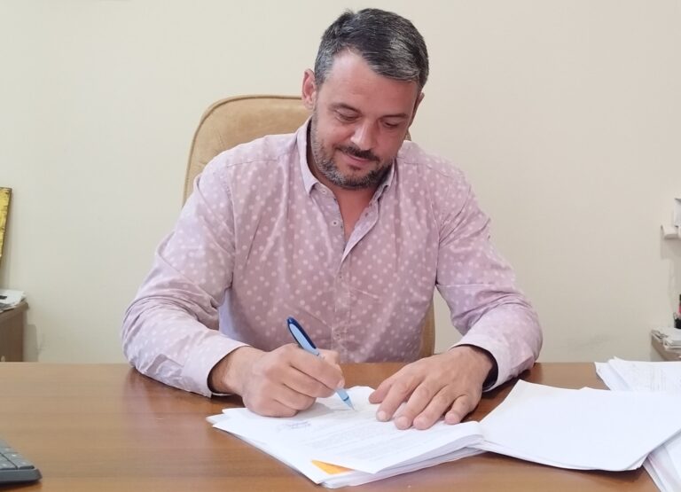 Георги Стаменов подписа договора за реставрация на ХГ „Св. Св. Кирил и Методий“